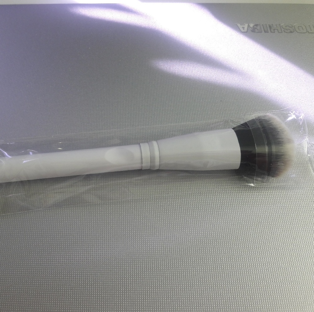 CROWN BRUSH - DELUZE BLUSH BRUSH
